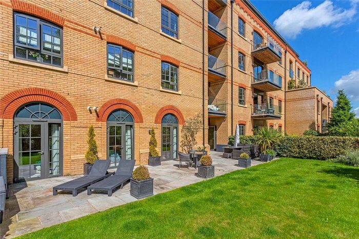 2 Bedroom Flat For Sale In Glen Island, Maidenhead, SL6