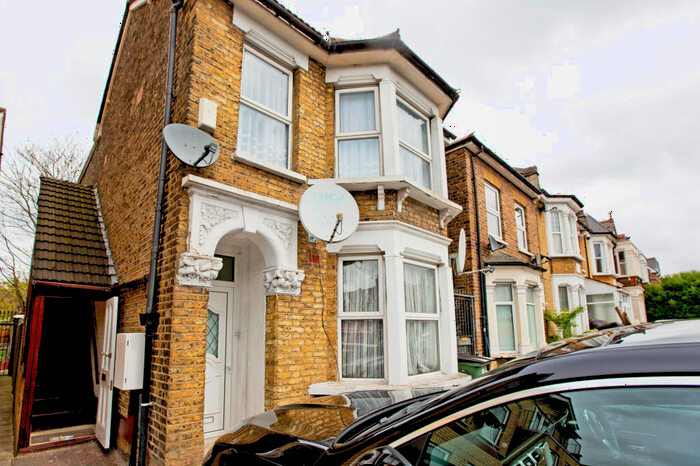 2 Bedroom Flat To Rent In Lea Bridge Road, London, E10