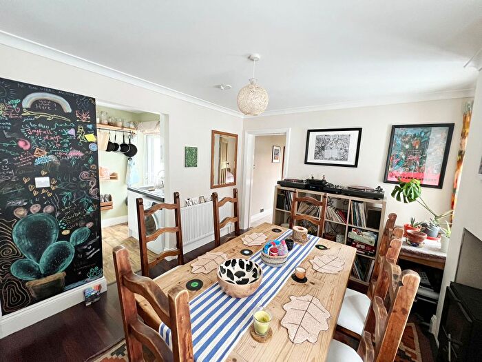 2 Bedroom Flat To Rent In Cavell Road, Oxford, Oxfordshire, OX4