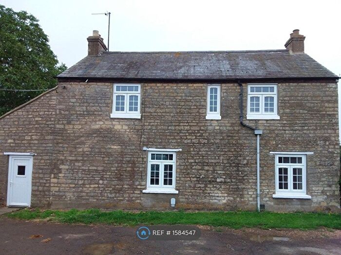 2 Bedroom Flat To Rent In Puxley, Northants, NN12