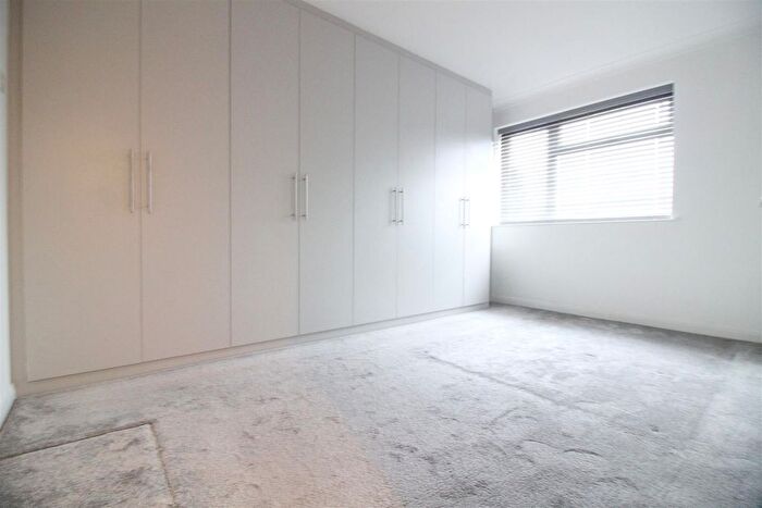 3 Bedroom End Of Terrace House To Rent In Elmlea Drive, Hayes, UB3