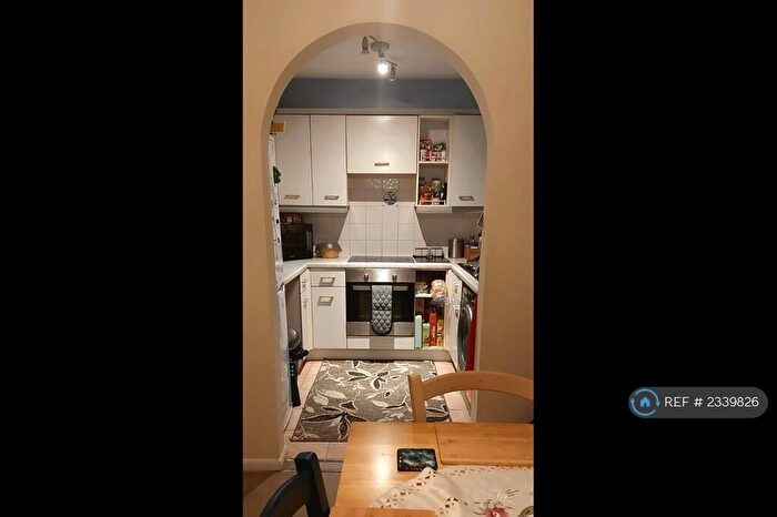 2 Bedroom Flat To Rent In Autumn Drive, Sutton, SM2