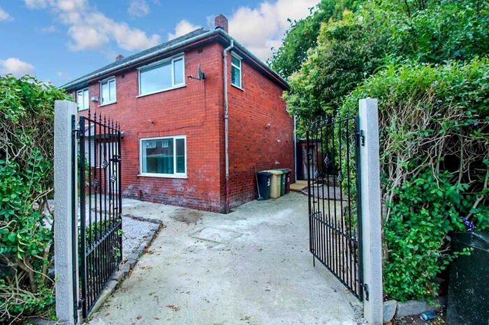 3 Bedroom Semi-Detached House To Rent In Rochester Avenue, Breightmet, Bolton BL2