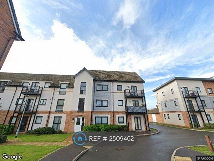 2 Bedroom Flat To Rent In Sovereign Place, Hatfield, AL9