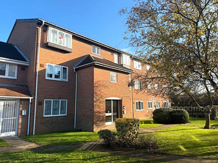 1 Bedroom Flat To Rent In Pickwick Close, Hounslow, TW4