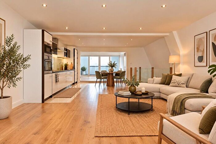 3 Bedroom Duplex To Rent In Triangle Road, London Fields, Hackney, E8
