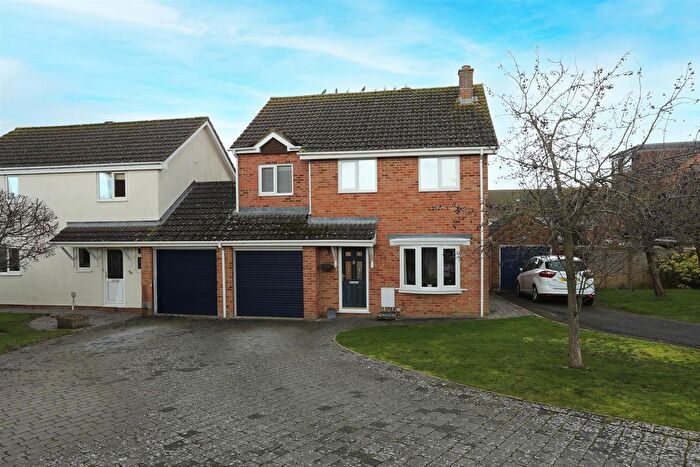 4 Bedroom Detached House For Sale In Garraways, Royal Wootton Bassett, SN4