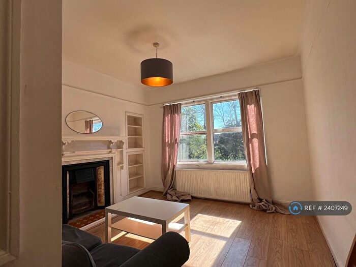 3 Bedroom Flat To Rent In Queens Avenue, London, N10