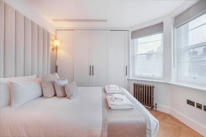 3 Bedroom Flat To Rent In Wimpole Street, London, W1G