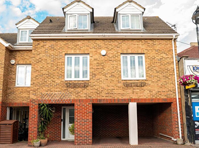 2 Bedroom End Of Terrace House For Sale In Chatterton Road, Bromley, BR2