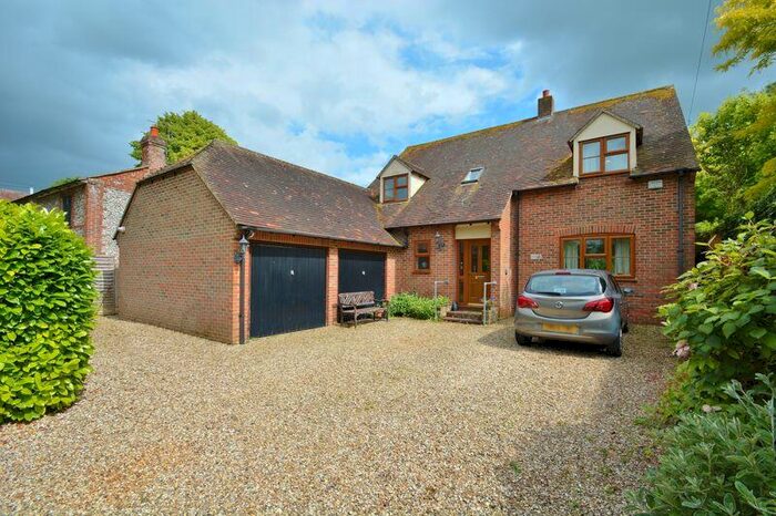 4 Bedroom Detached House For Sale In High Street, Lewknor, OX49