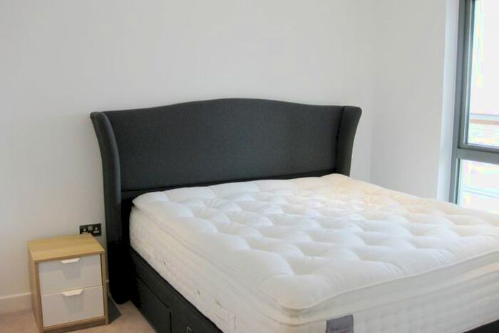 1 Bedroom Flat To Rent In Canalside Square, London, N1