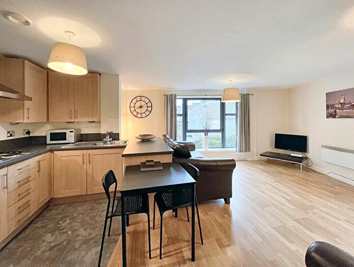 1 Bedroom Apartment For Sale In Mill Road, Gateshead, Tyne And Wear, NE8