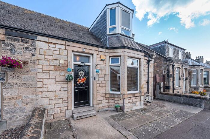 3 Bedroom Semi-detached House For Sale In Bandon Avenue, Kirkcaldy, KY1
