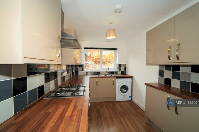 7 Bedroom Terraced House To Rent In Hudson Road, Southsea, PO5