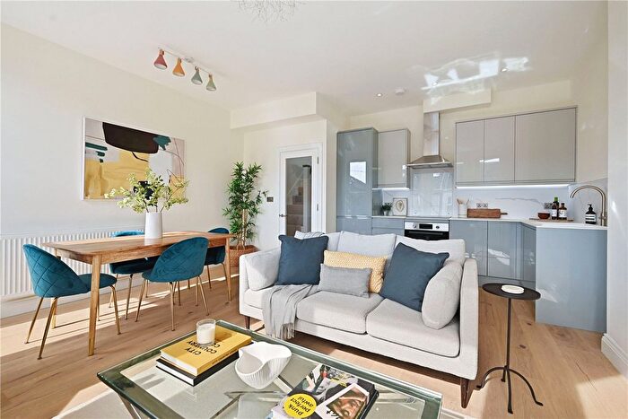 3 Bedroom Flat For Sale In Bathurst Gardens, London, NW10