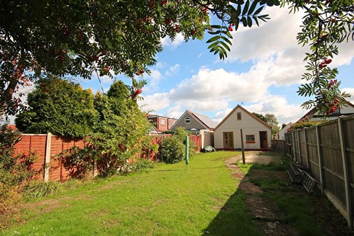 3 Bedroom Chalet For Sale In Sandells Avenue, Ashford, TW15