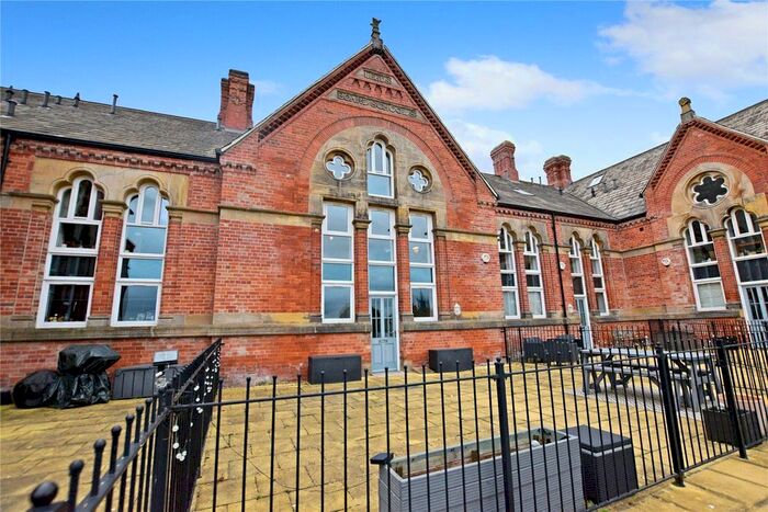 2 Bedroom Town House To Rent In Ashley Green, Wortley, Leeds, LS12