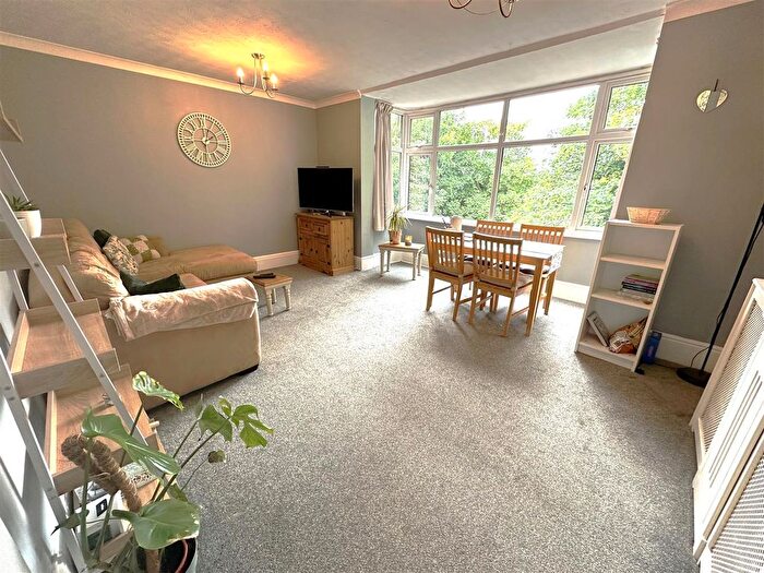 2 Bedroom Flat For Sale In Warren House, Aldershot, GU11
