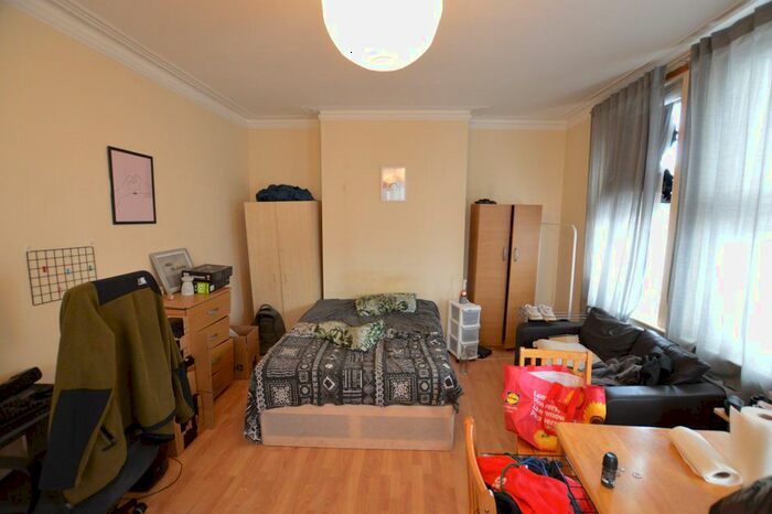Studio To Rent In Hoe Street, London, E17