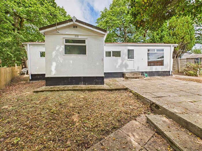 2 Bedroom Mobile Home For Sale In Garston Park, Tilehurst, Reading, RG31