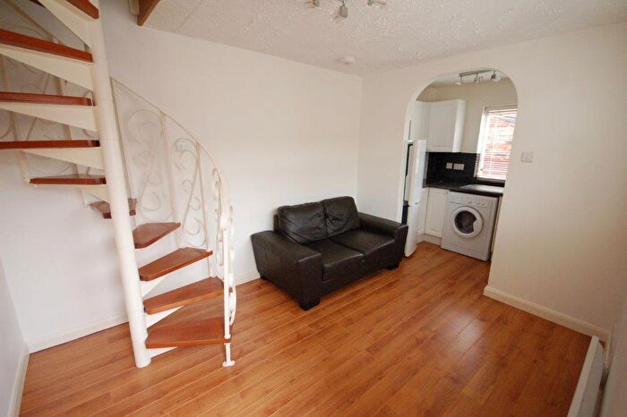 1 Bedroom Apartment To Rent In Gloucester Road, Reading, RG30