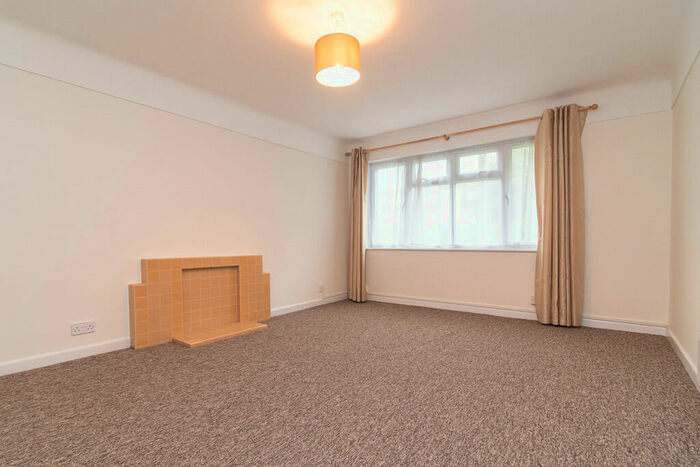 2 Bedroom Flat To Rent In Rutland Manor, Westbourne, BH12