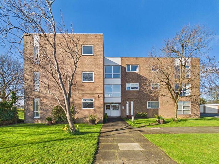 2 Bedroom Apartment For Sale In Beaumont Court, Whitley Bay, NE25