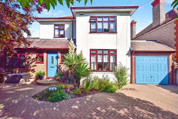 4 Bedroom Detached House For Sale In Park Way, Maidstone, Kent, ME15
