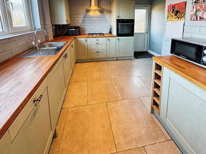3 Bedroom Semi-Detached House For Sale In Lime Grove, Ryton, NE40