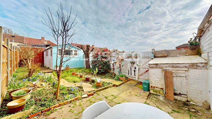 2 Bedroom End Terrace House For Sale In Rutland Road, Southall, UB1