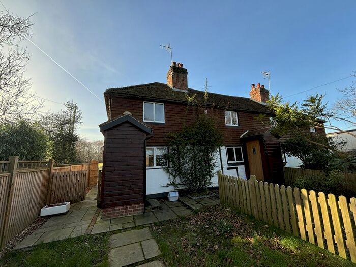 2 Bedroom Property For Sale In Francis Cottages, London Road, Tonbridge, Kent, TN11