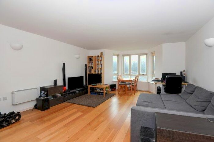 2 Bedroom Flat To Rent In - High Road, London, E18