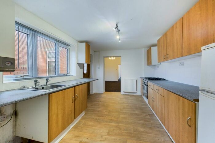 2 Bedroom Flat To Rent In Westbourne Avenue, Gateshead, Tyne And Wear, NE8