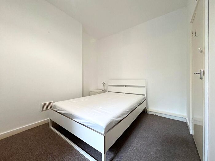 Studio To Rent In Brunswick Place, Hove, BN3