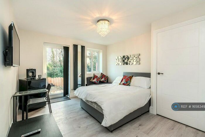 Studio To Rent In Addington Road, South Croydon, CR2