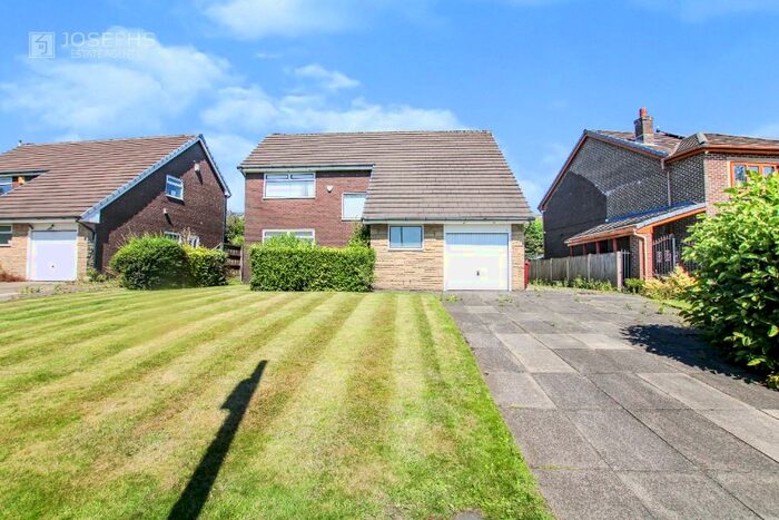 4 Bedroom Detached House To Rent In Wendover Drive, Bolton, Greater Manchester, BL3