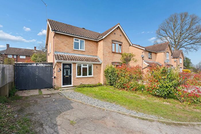 2 Bedroom Semi Detached House For Sale In St Annes Close, South Oxhey, Watford, WD19