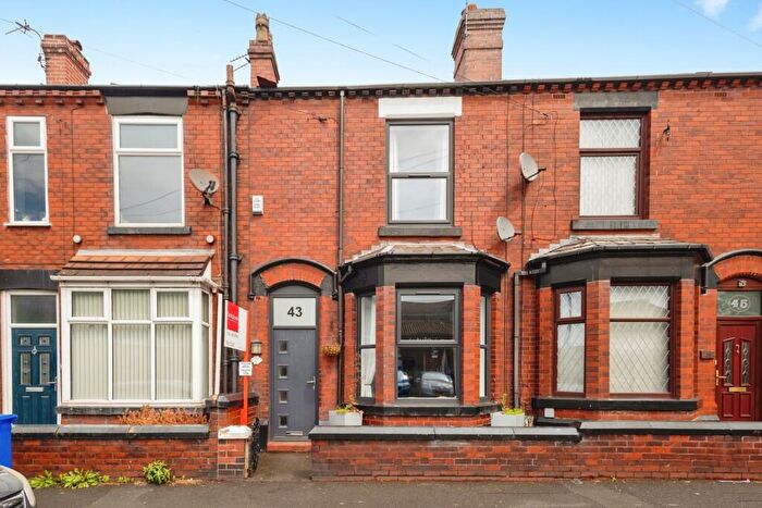 2 Bedroom Terraced House For Sale In Talbot Road, Hyde, Greater Manchester, SK14