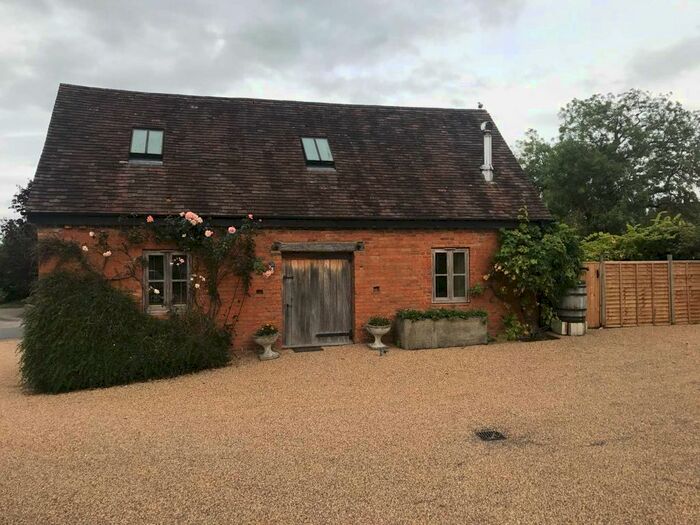 2 Bedroom Barn Conversion To Rent In Salters Lane, Aylesbury, HP18
