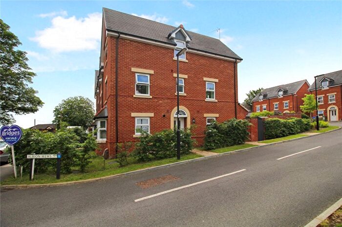 3 Bedroom End Terrace House For Sale In Church Lane East, Aldershot, GU11