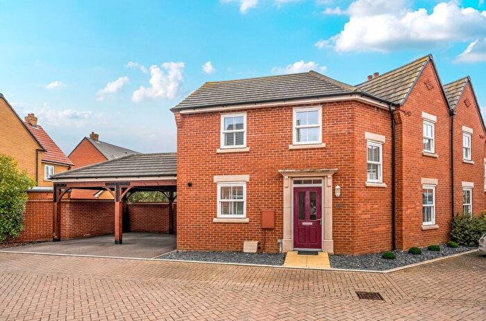 3 Bedroom Semi-Detached House For Sale In Banbury Heath, Great Denham, Bedford, MK40