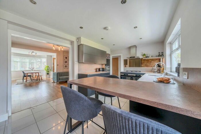 3 Bedroom Terraced House To Rent In Lowshoe Lane, Romford, RM5