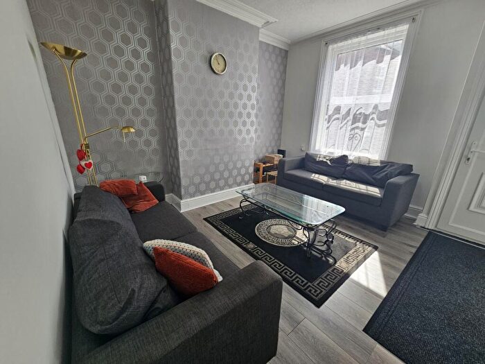 3 Bedroom House To Rent In Royal Park Road, Leeds, LS6