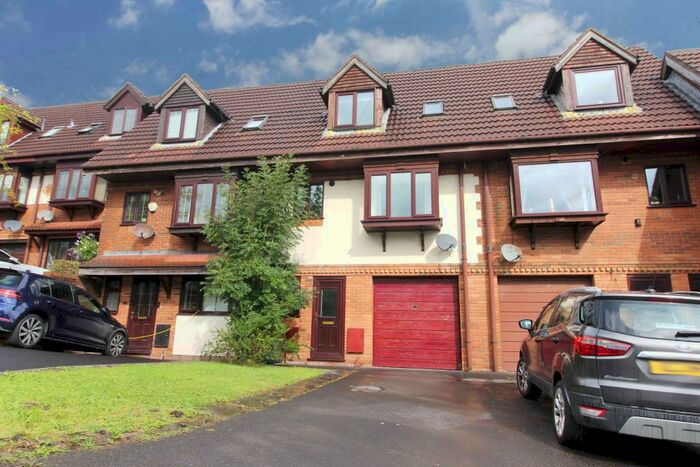 3 Bedroom Town House To Rent In Hafod Wen, Tonyrefail, CF39