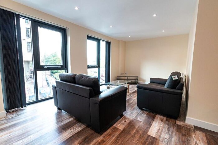 3 Bedroom Flat To Rent In Long Line, Sheffield, S11