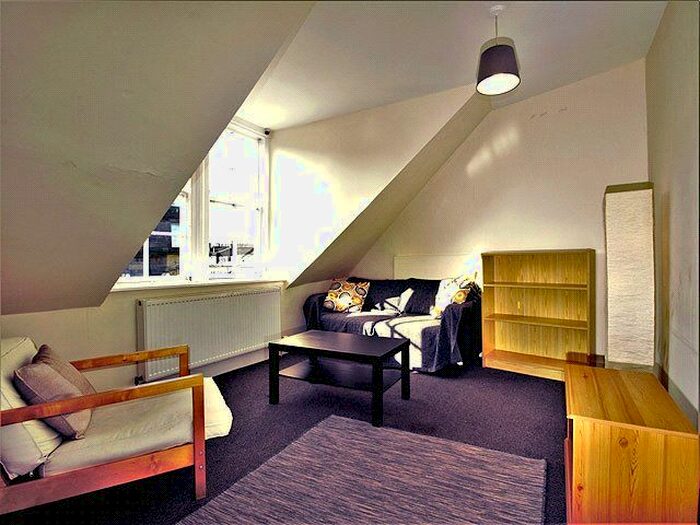 2 Bedroom Detached House To Rent In Broughton Street, Edinburgh, EH1