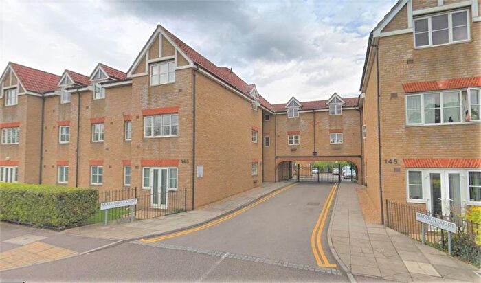 2 Bedroom Flat To Rent In Great North Way, Hendon, NW4