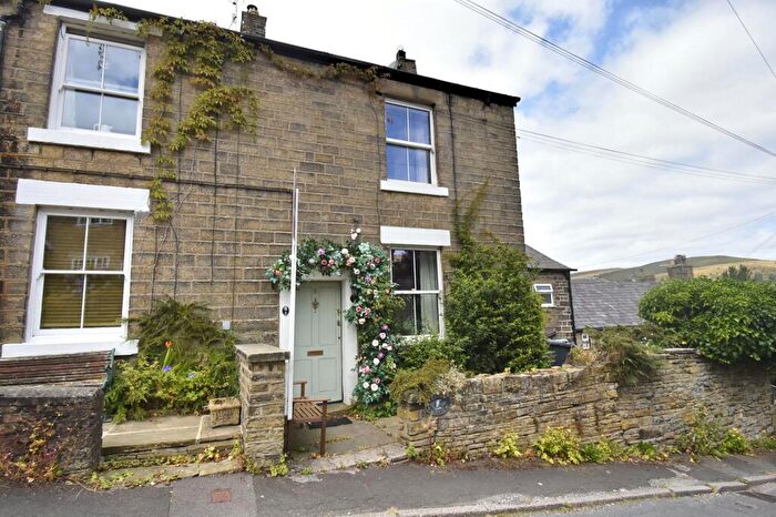 2 Bedroom Cottage For Sale In Highgate Road, Hayfield, SK22