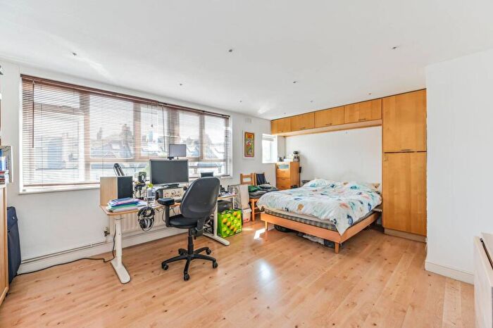 Studio To Rent In Mysore Road, Battersea, London, SW11